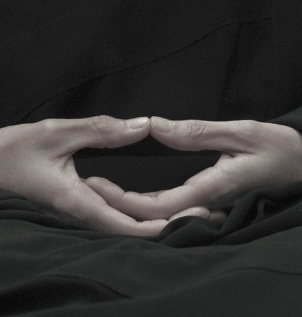 Hände in Meditationshaltung